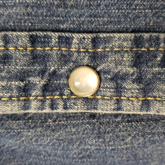 Levi's cropped denim shirt - Picture 9 of 16